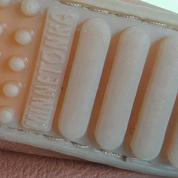 nwot MINNETONKA Deerskin Kilty moccasin in Carmel Size 6-6.5M - Picture 15 of 15